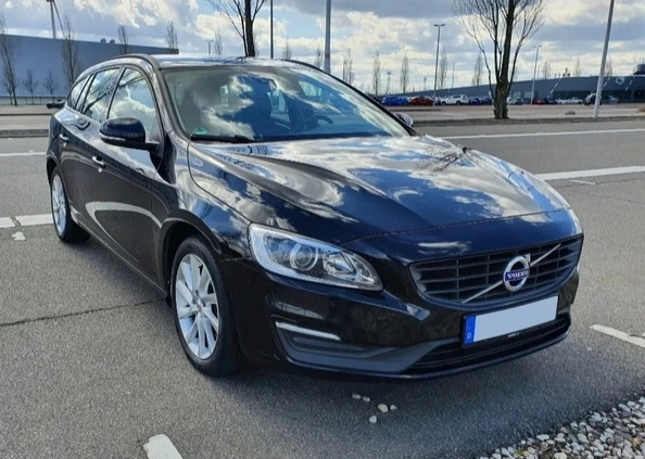 Volvo V60 cena 35900 przebieg: 299000, rok produkcji 2016 z Bochnia małe 497